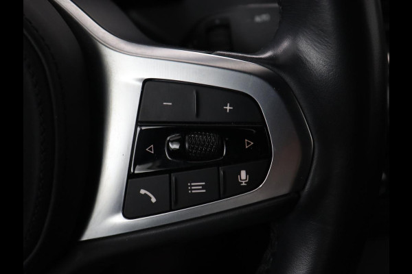 BMW 2 Serie Gran Coupé 218i M Sport | Panoramadak | Stoelverwarming | Camera | Sfeerverlichting | Carplay | Navigatie | Sportstoelen | Park Assist | Live Cockpit | Climate control