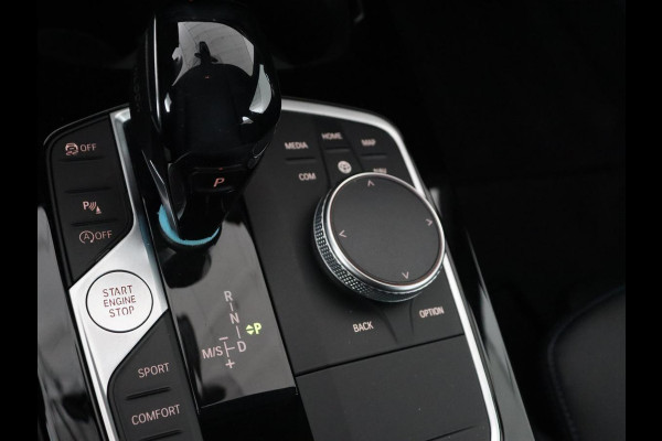BMW 2 Serie Gran Coupé 218i M Sport | Panoramadak | Stoelverwarming | Camera | Sfeerverlichting | Carplay | Navigatie | Sportstoelen | Park Assist | Live Cockpit | Climate control