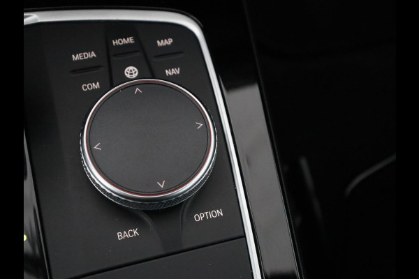 BMW 2 Serie Gran Coupé 218i M Sport | Panoramadak | Stoelverwarming | Camera | Sfeerverlichting | Carplay | Navigatie | Sportstoelen | Park Assist | Live Cockpit | Climate control