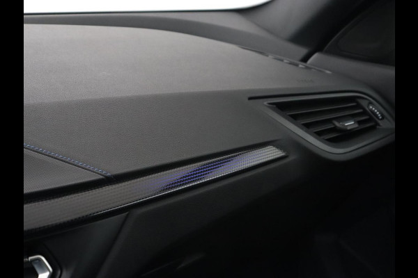 BMW 2 Serie Gran Coupé 218i M Sport | Panoramadak | Stoelverwarming | Camera | Sfeerverlichting | Carplay | Navigatie | Sportstoelen | Park Assist | Live Cockpit | Climate control