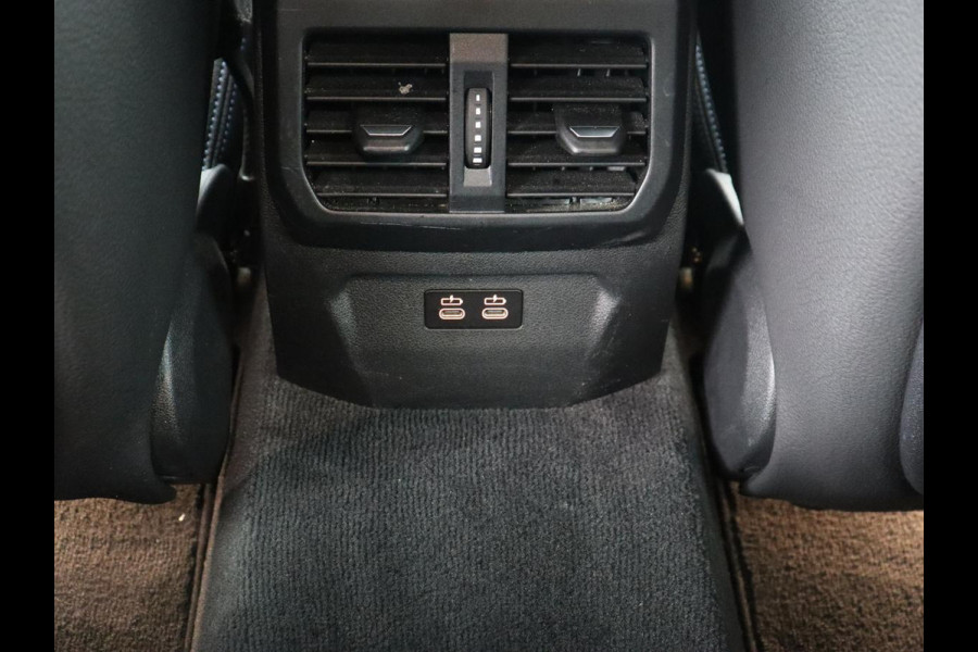 BMW 2 Serie Gran Coupé 218i M Sport | Panoramadak | Stoelverwarming | Camera | Sfeerverlichting | Carplay | Navigatie | Sportstoelen | Park Assist | Live Cockpit | Climate control