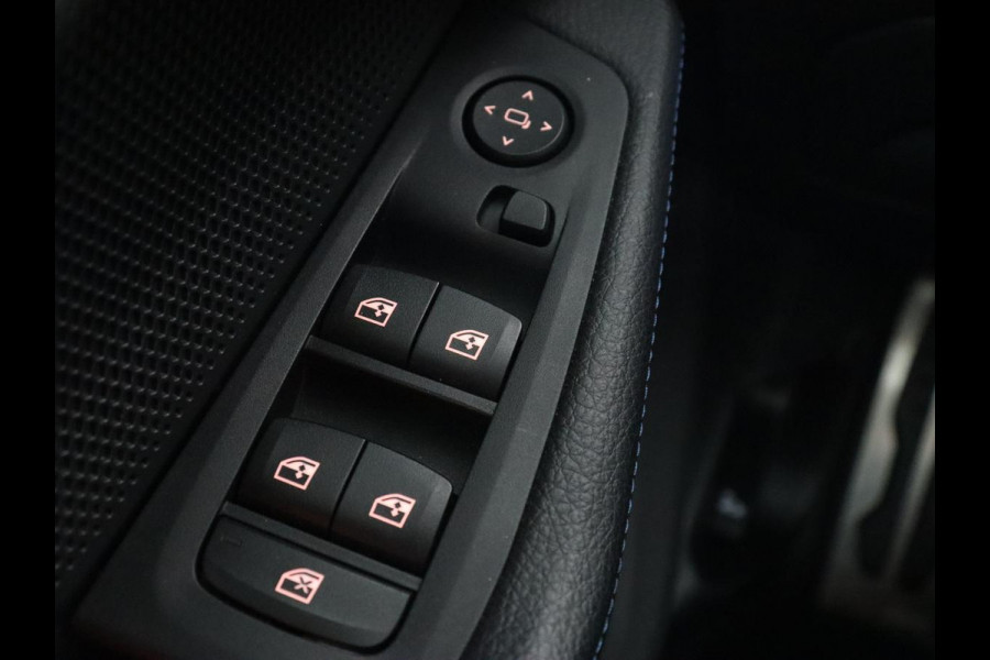 BMW 2 Serie Gran Coupé 218i M Sport | Panoramadak | Stoelverwarming | Camera | Sfeerverlichting | Carplay | Navigatie | Sportstoelen | Park Assist | Live Cockpit | Climate control