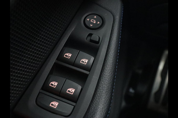 BMW 2 Serie Gran Coupé 218i M Sport | Panoramadak | Stoelverwarming | Camera | Sfeerverlichting | Carplay | Navigatie | Sportstoelen | Park Assist | Live Cockpit | Climate control