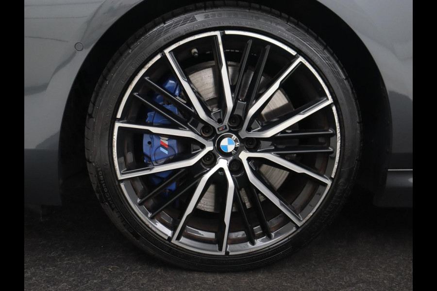 BMW 2 Serie Gran Coupé 218i M Sport | Panoramadak | Stoelverwarming | Camera | Sfeerverlichting | Carplay | Navigatie | Sportstoelen | Park Assist | Live Cockpit | Climate control