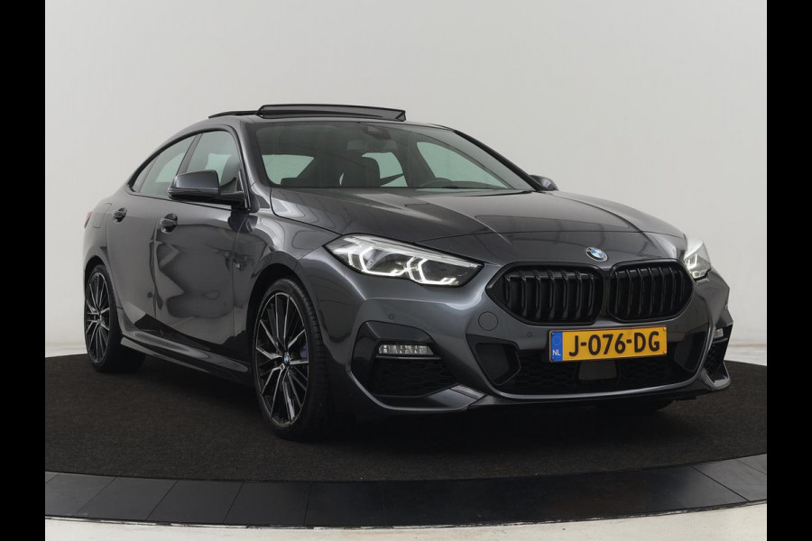 BMW 2 Serie Gran Coupé 218i M Sport | Panoramadak | Stoelverwarming | Camera | Sfeerverlichting | Carplay | Navigatie | Sportstoelen | Park Assist | Live Cockpit | Climate control