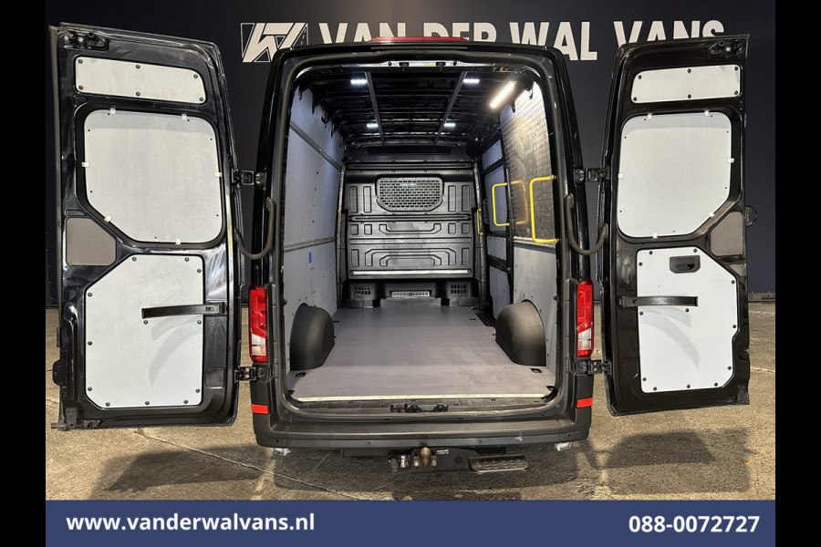 Volkswagen Crafter 2.0 TDI 141pk L3H3 L2H2 Euro6 Airco | 3000kg Trekhaak | Apple Carplay | Android Auto Cruisecontrol, Stoelverwarming, Parkeersensoren, Bijrijdersbank