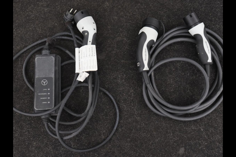 Mercedes-Benz C-Klasse 300e AMG Night | Stoelverwarming | Carplay | Leder/Alcantara | Camera | Navigatie | Park Assist | Full LED | PHEV | Plug In