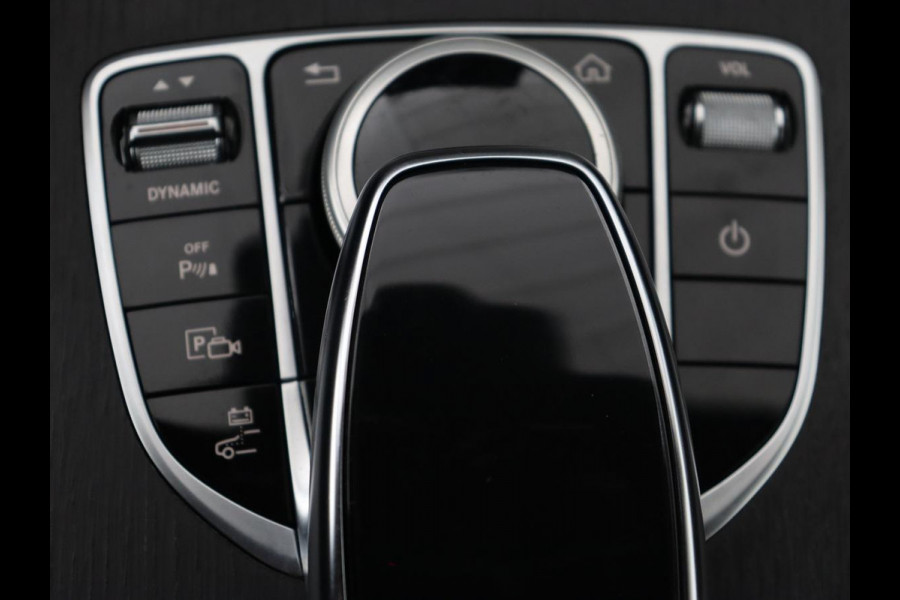 Mercedes-Benz C-Klasse 300e AMG Night | Stoelverwarming | Carplay | Leder/Alcantara | Camera | Navigatie | Park Assist | Full LED | PHEV | Plug In