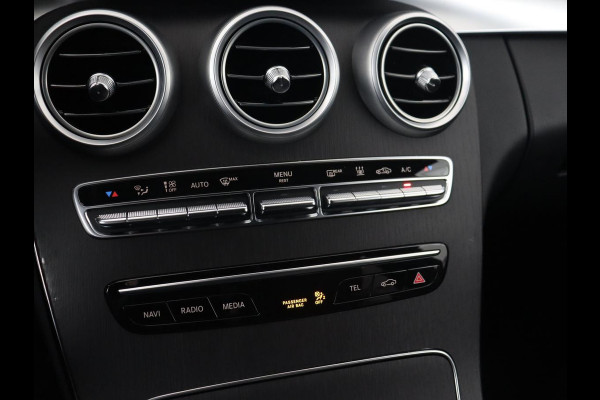 Mercedes-Benz C-Klasse 300e AMG Night | Stoelverwarming | Carplay | Leder/Alcantara | Camera | Navigatie | Park Assist | Full LED | PHEV | Plug In