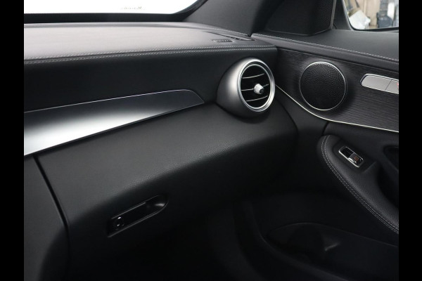 Mercedes-Benz C-Klasse 300e AMG Night | Stoelverwarming | Carplay | Leder/Alcantara | Camera | Navigatie | Park Assist | Full LED | PHEV | Plug In
