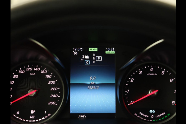 Mercedes-Benz C-Klasse 300e AMG Night | Stoelverwarming | Carplay | Leder/Alcantara | Camera | Navigatie | Park Assist | Full LED | PHEV | Plug In