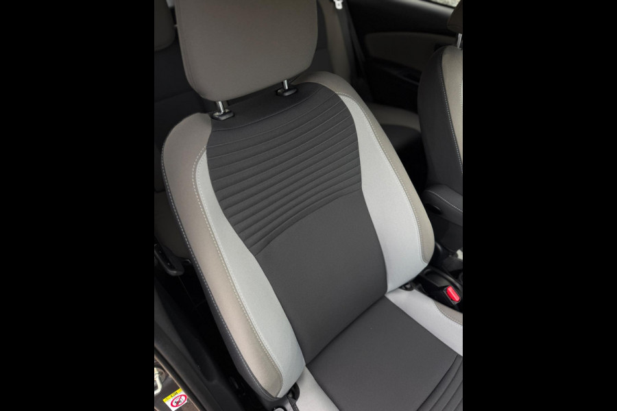 Toyota Yaris 1.5 Hybrid Selection CarPlay Camera