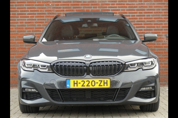 BMW 3 Serie Touring 330i Touring M Pakket Panoramadak/Camera/LED/LEER