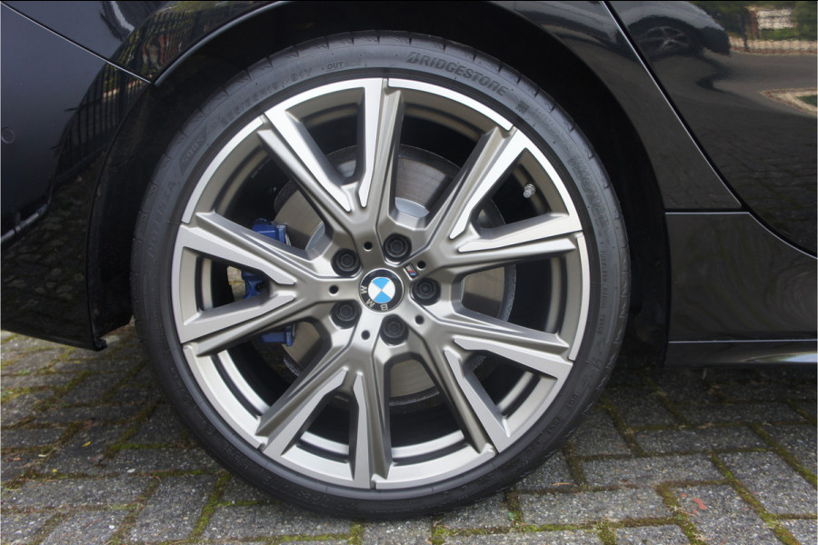 BMW 1-serie M135i xDrive High Executive Panoramadak, Head up