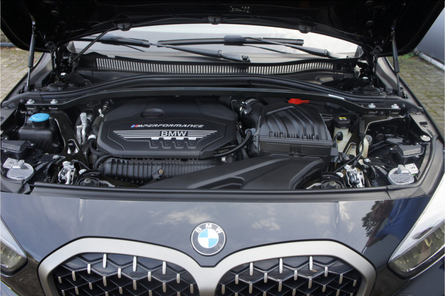 BMW 1-serie M135i xDrive High Executive Panoramadak, Head up