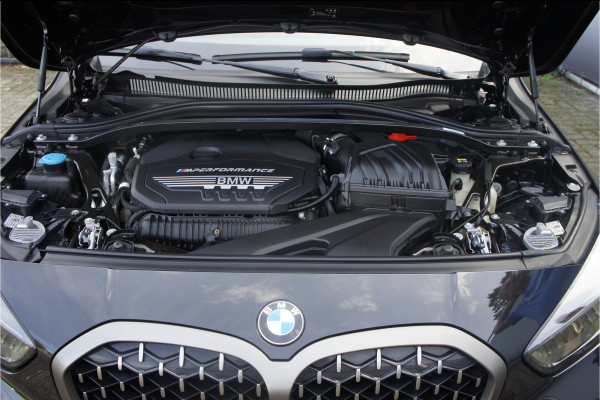 BMW 1-serie M135i xDrive High Executive Panoramadak, Head up