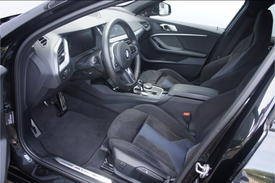 BMW 1-serie M135i xDrive High Executive Panoramadak, Head up