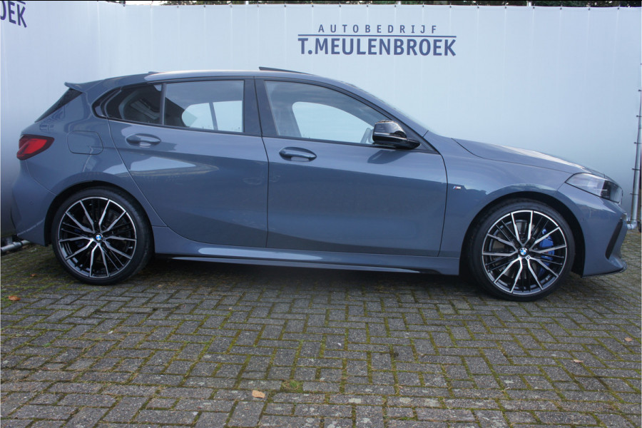 BMW 1-serie M135i xDrive Panoramadak, Parkeerhulp