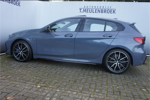 BMW 1-serie M135i xDrive Panoramadak, Parkeerhulp