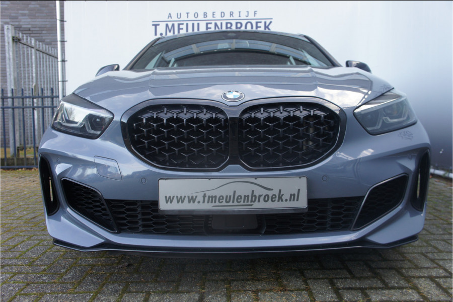BMW 1-serie M135i xDrive Panoramadak, Parkeerhulp