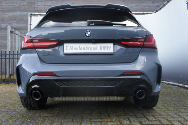 BMW 1-serie M135i xDrive Panoramadak, Parkeerhulp