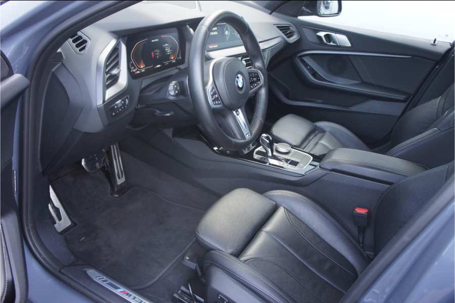 BMW 1-serie M135i xDrive Panoramadak, Parkeerhulp