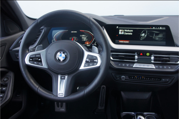 BMW 1-serie M135i xDrive Panoramadak, Parkeerhulp