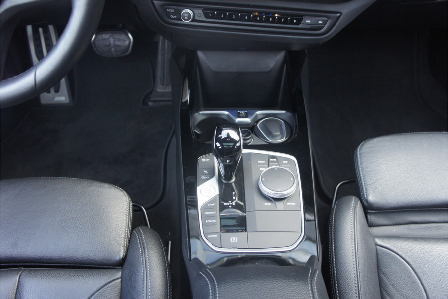 BMW 1-serie M135i xDrive Panoramadak, Parkeerhulp