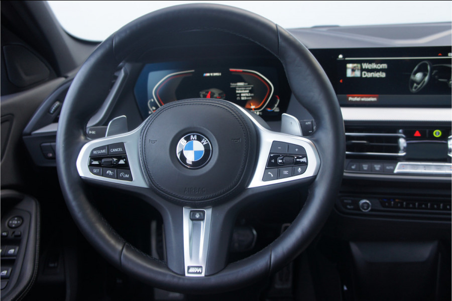 BMW 1-serie M135i xDrive Panoramadak, Parkeerhulp