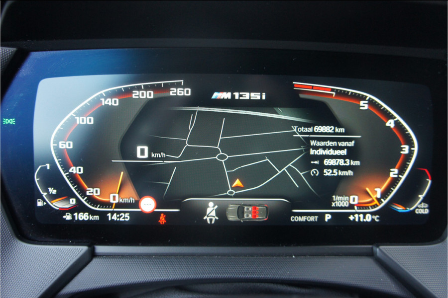 BMW 1-serie M135i xDrive Panoramadak, Parkeerhulp