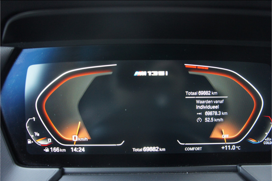 BMW 1-serie M135i xDrive Panoramadak, Parkeerhulp