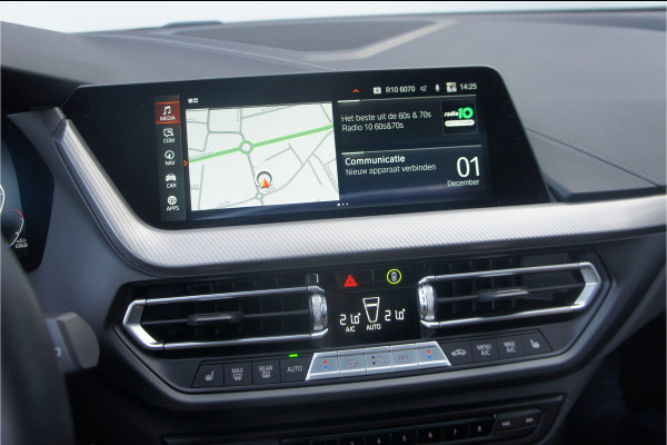 BMW 1-serie M135i xDrive Panoramadak, Parkeerhulp