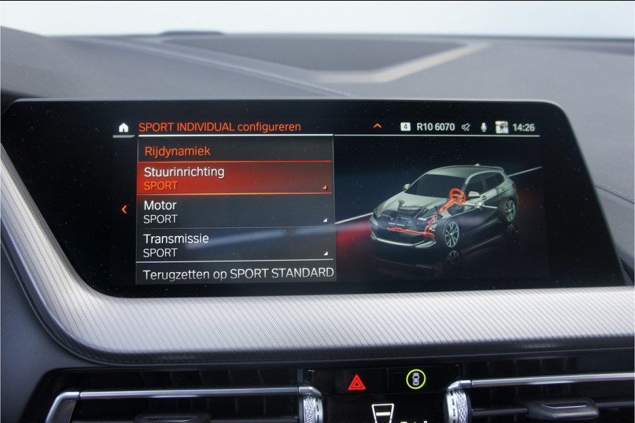 BMW 1-serie M135i xDrive Panoramadak, Parkeerhulp