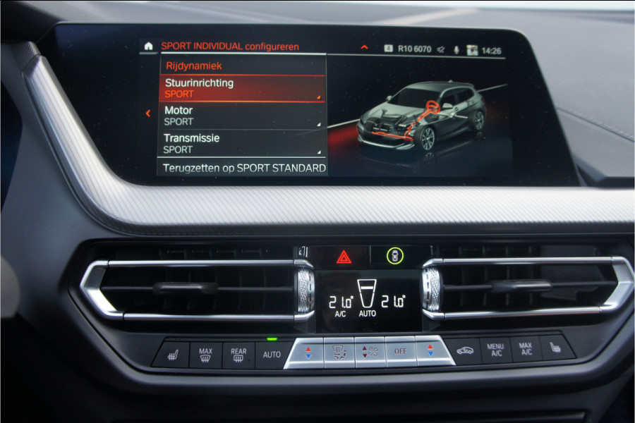 BMW 1-serie M135i xDrive Panoramadak, Parkeerhulp