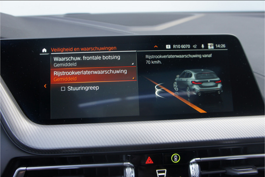 BMW 1-serie M135i xDrive Panoramadak, Parkeerhulp