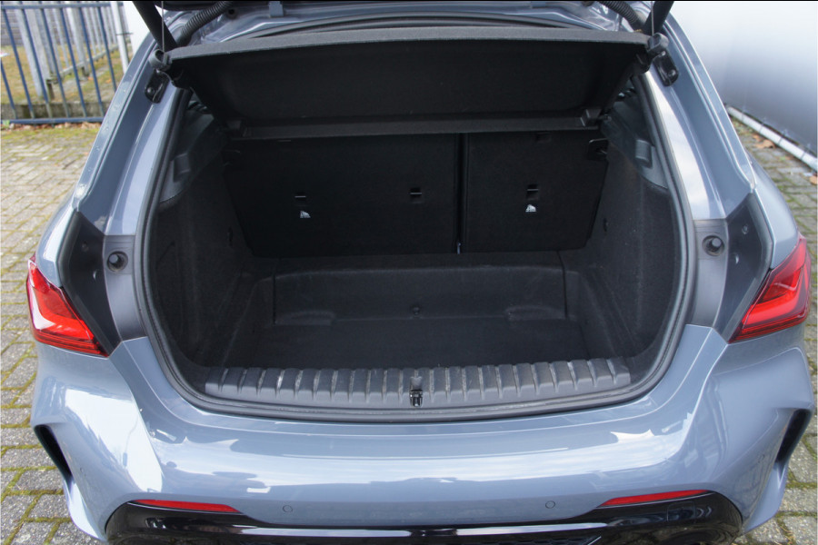 BMW 1-serie M135i xDrive Panoramadak, Parkeerhulp