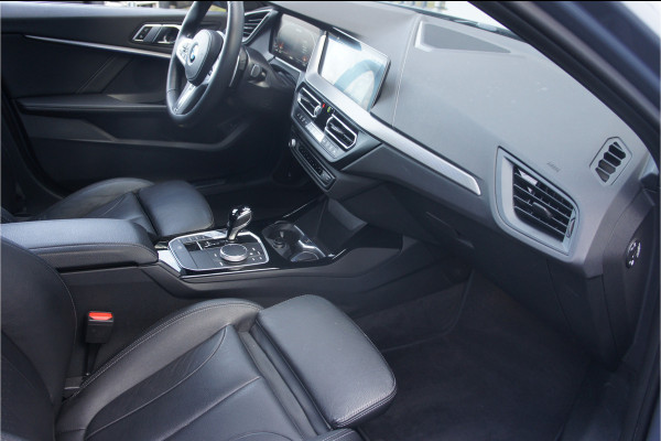 BMW 1-serie M135i xDrive Panoramadak, Parkeerhulp