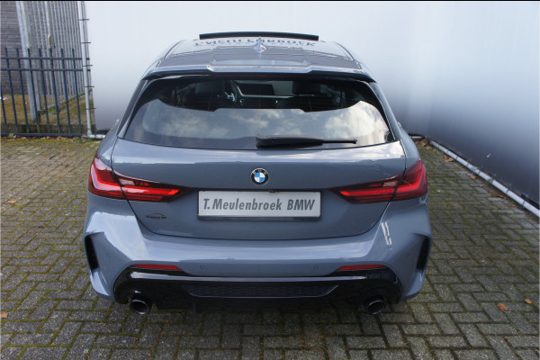 BMW 1-serie M135i xDrive Panoramadak, Parkeerhulp