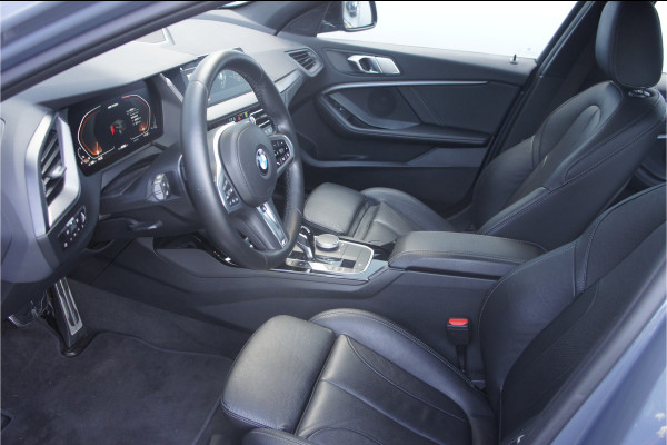 BMW 1-serie M135i xDrive Panoramadak, Parkeerhulp