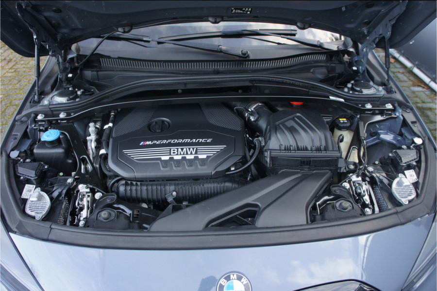 BMW 1-serie M135i xDrive Panoramadak, Parkeerhulp