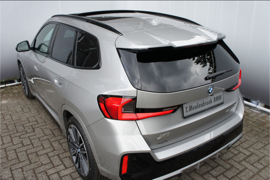 BMW X1 xDrive30e M Sportpakket Pro, Panoramadak,