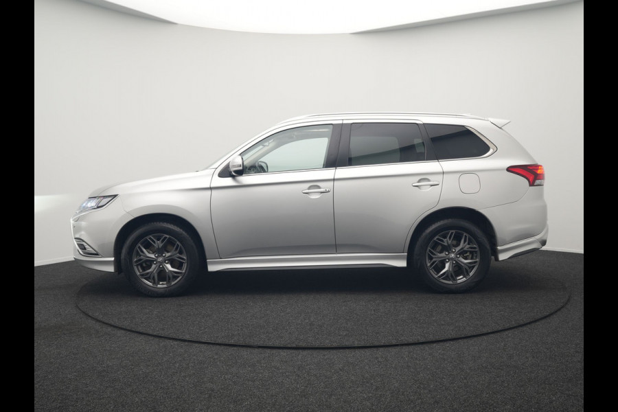 Mitsubishi Outlander 2.4 Intense0+ Plug In Hybrid 225pk Dealer O.H. PHEV | Trekhaak Afneembaar | Schuif-/Kanteldak | Camera | Sportstoelen & Stuur Verwarmd | LED Koplampen | Keyless | Apple Carplay | Blis | DAB |