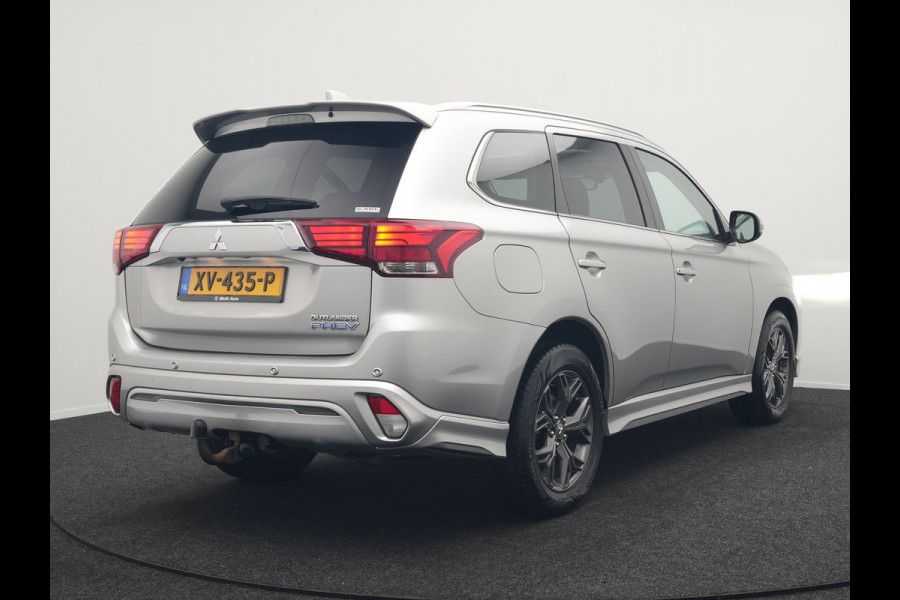 Mitsubishi Outlander 2.4 Intense0+ Plug In Hybrid 225pk Dealer O.H. PHEV | Trekhaak Afneembaar | Schuif-/Kanteldak | Camera | Sportstoelen & Stuur Verwarmd | LED Koplampen | Keyless | Apple Carplay | Blis | DAB |