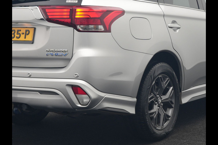 Mitsubishi Outlander 2.4 Intense0+ Plug In Hybrid 225pk Dealer O.H. PHEV | Trekhaak Afneembaar | Schuif-/Kanteldak | Camera | Sportstoelen & Stuur Verwarmd | LED Koplampen | Keyless | Apple Carplay | Blis | DAB |