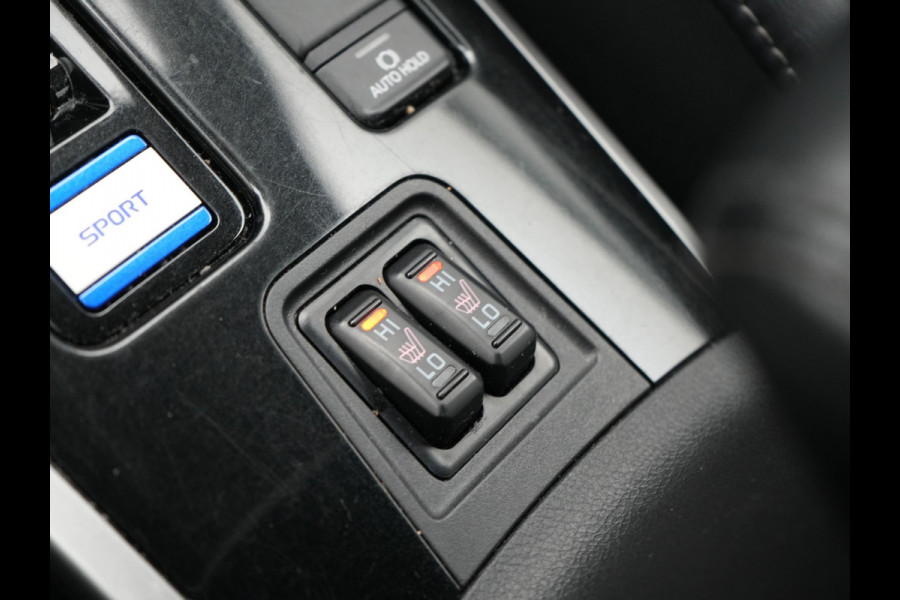 Mitsubishi Outlander 2.4 Intense0+ Plug In Hybrid 225pk Dealer O.H. PHEV | Trekhaak Afneembaar | Schuif-/Kanteldak | Camera | Sportstoelen & Stuur Verwarmd | LED Koplampen | Keyless | Apple Carplay | Blis | DAB |