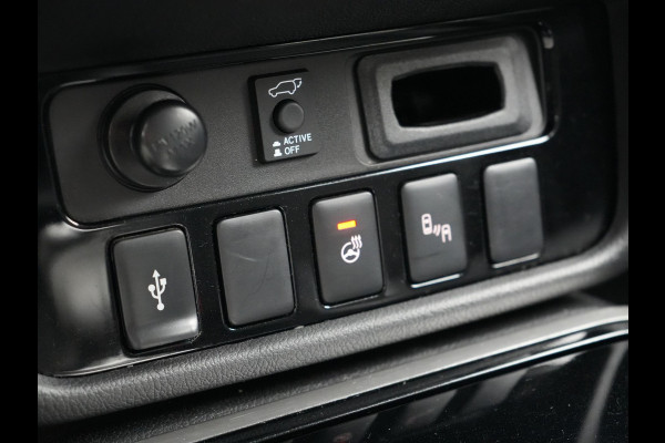 Mitsubishi Outlander 2.4 Intense0+ Plug In Hybrid 225pk Dealer O.H. PHEV | Trekhaak Afneembaar | Schuif-/Kanteldak | Camera | Sportstoelen & Stuur Verwarmd | LED Koplampen | Keyless | Apple Carplay | Blis | DAB |