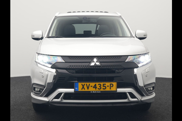 Mitsubishi Outlander 2.4 Intense0+ Plug In Hybrid 225pk Dealer O.H. PHEV | Trekhaak Afneembaar | Schuif-/Kanteldak | Camera | Sportstoelen & Stuur Verwarmd | LED Koplampen | Keyless | Apple Carplay | Blis | DAB |