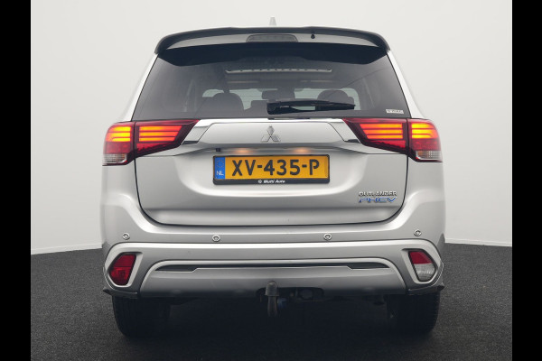 Mitsubishi Outlander 2.4 Intense0+ Plug In Hybrid 225pk Dealer O.H. PHEV | Trekhaak Afneembaar | Schuif-/Kanteldak | Camera | Sportstoelen & Stuur Verwarmd | LED Koplampen | Keyless | Apple Carplay | Blis | DAB |
