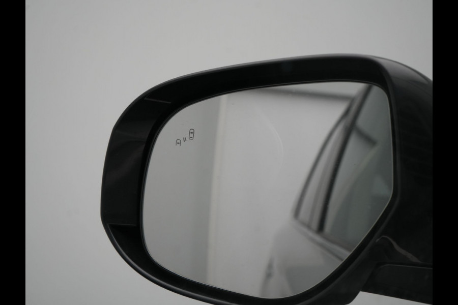 Mitsubishi Outlander 2.4 Intense0+ Plug In Hybrid 225pk Dealer O.H. PHEV | Trekhaak Afneembaar | Schuif-/Kanteldak | Camera | Sportstoelen & Stuur Verwarmd | LED Koplampen | Keyless | Apple Carplay | Blis | DAB |