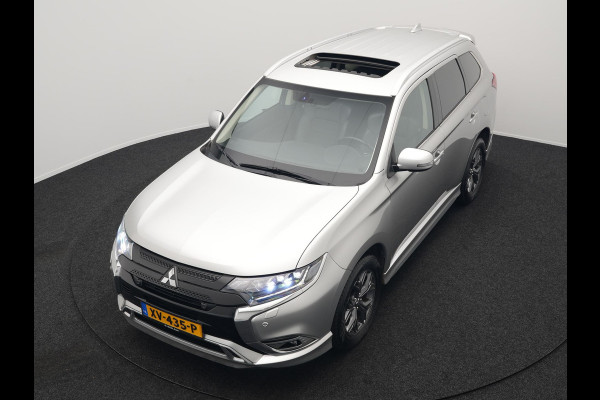 Mitsubishi Outlander 2.4 Intense0+ Plug In Hybrid 225pk Dealer O.H. PHEV | Trekhaak Afneembaar | Schuif-/Kanteldak | Camera | Sportstoelen & Stuur Verwarmd | LED Koplampen | Keyless | Apple Carplay | Blis | DAB |